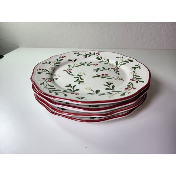 Vintage BETTER HOMES & GARDENS Christmas Holly 8.25" Salad Plates Set of 4 - Picture 4 of 6